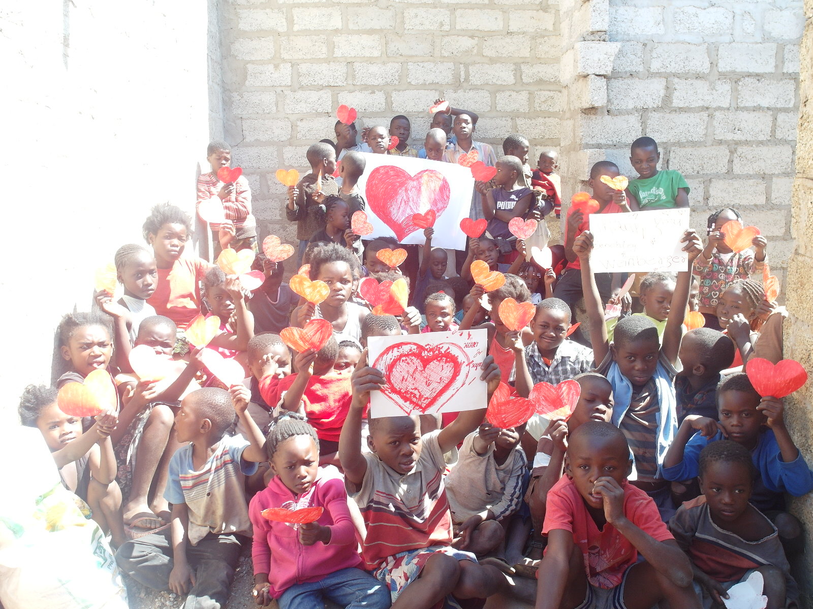 Kalingalinga Primary school schildren being students with heart and showing their gratitude