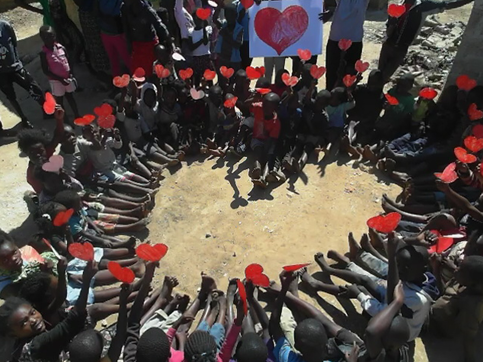 Kalingalinga Primary school schildren being students with heart and showing their gratitude